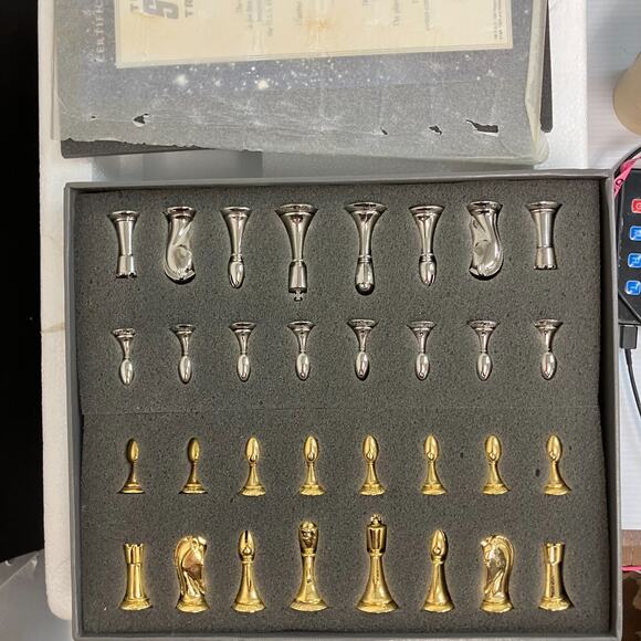 Official Star Trek Tridimensional Chess Set NIB AAA4095 - Picture 5 of 13